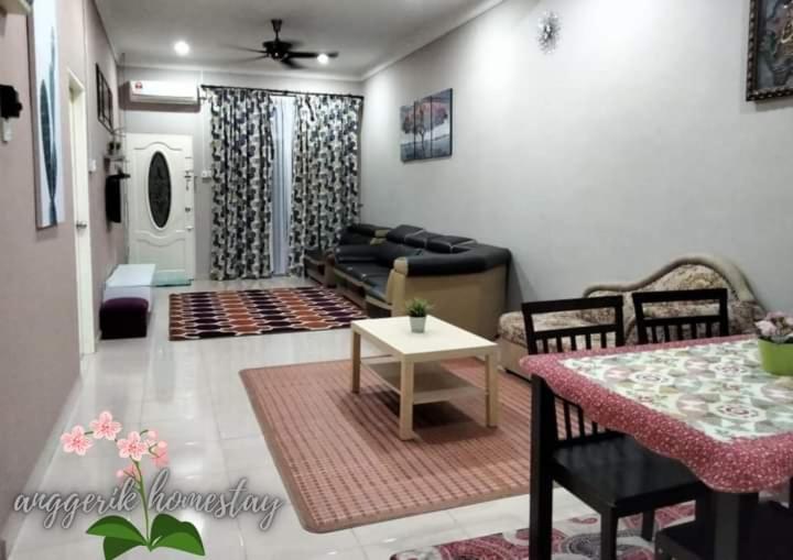 Anggerik Homestay Dungun Kampong Sura Tengah ภายนอก รูปภาพ