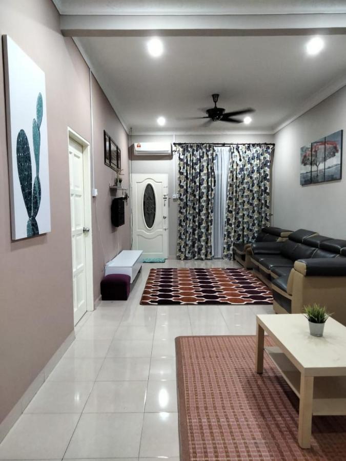 Anggerik Homestay Dungun Kampong Sura Tengah ภายนอก รูปภาพ